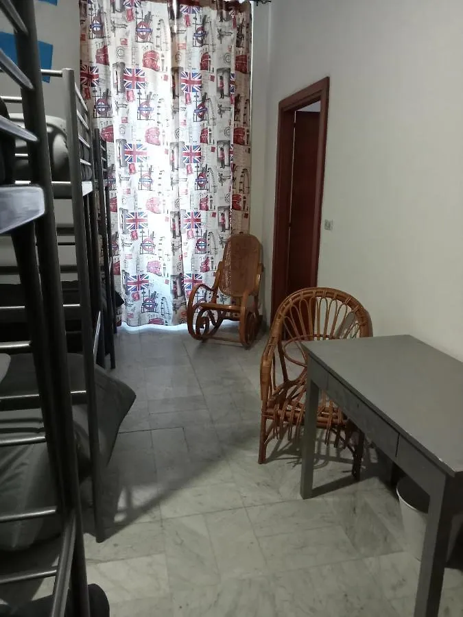 Dama Hostelbb Неаполь 0*,