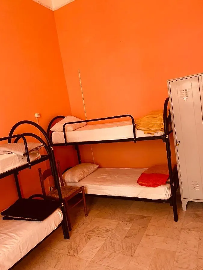 Dama Hostelbb Неаполь