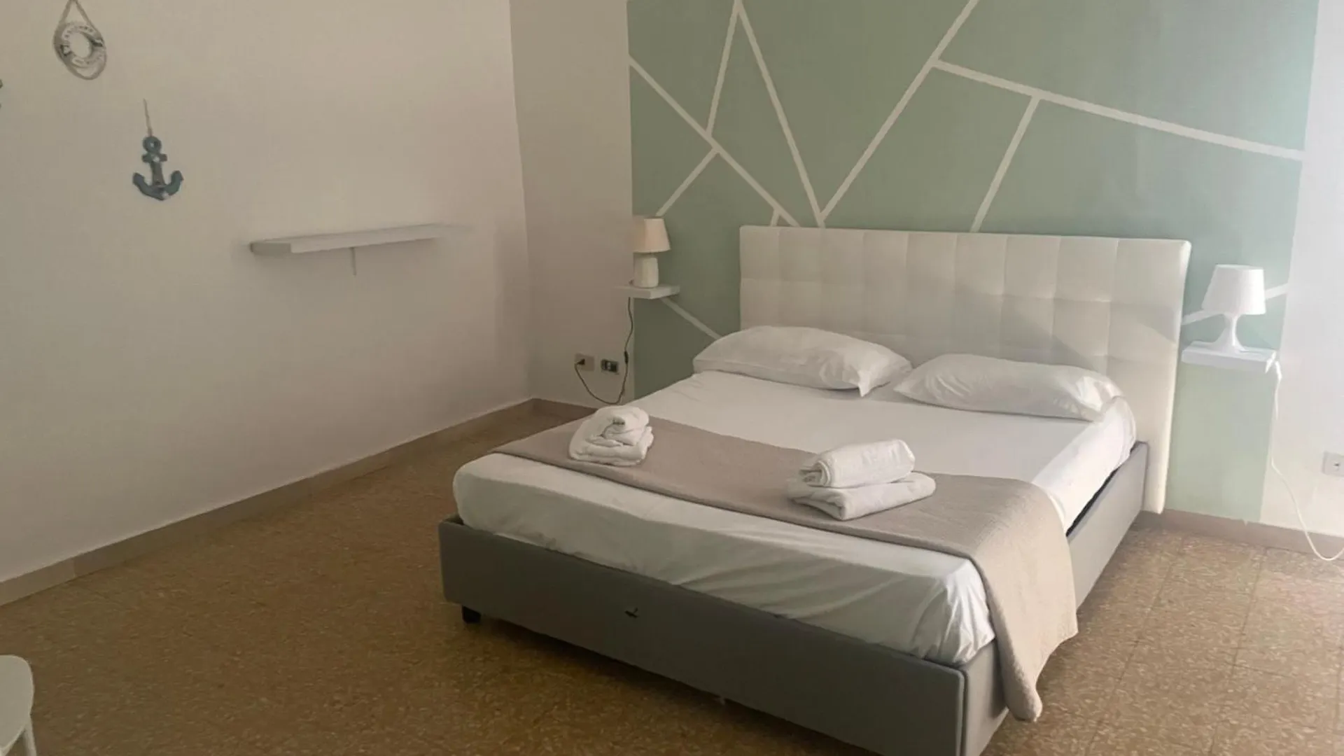Dama Hostelbb Неаполь