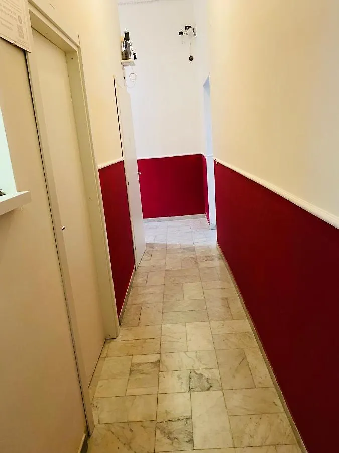 Dama Hostelbb Naples Hostel